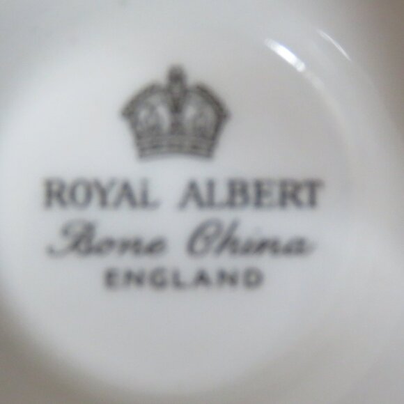 Royal ALBERT Deep Pink & Gold TEACUP & Saucer Vintage (K646) - Picture 8 of 8